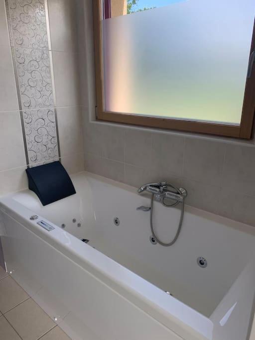 Gite De La Poupardiere, Maison De Campagne En Bordure De Riviere - 2 Nuits Minimum Villa Les Cresnays Ngoại thất bức ảnh